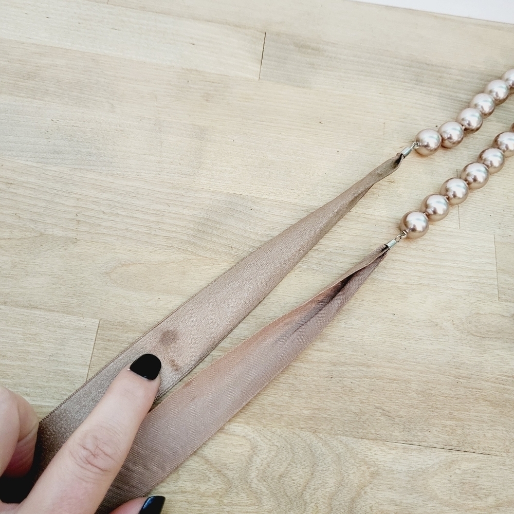 Vintage faux pearls with ribbon tie and matching pearl earrings - Picture 8 of 11